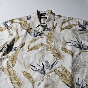 Nautica men's short sleeve vacation button-down shirt.